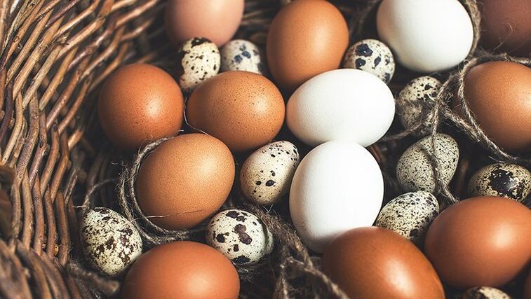 Les œufs de caille et les œufs de poule doivent être ajoutés à l'alimentation d'un homme pour maintenir sa puissance. 